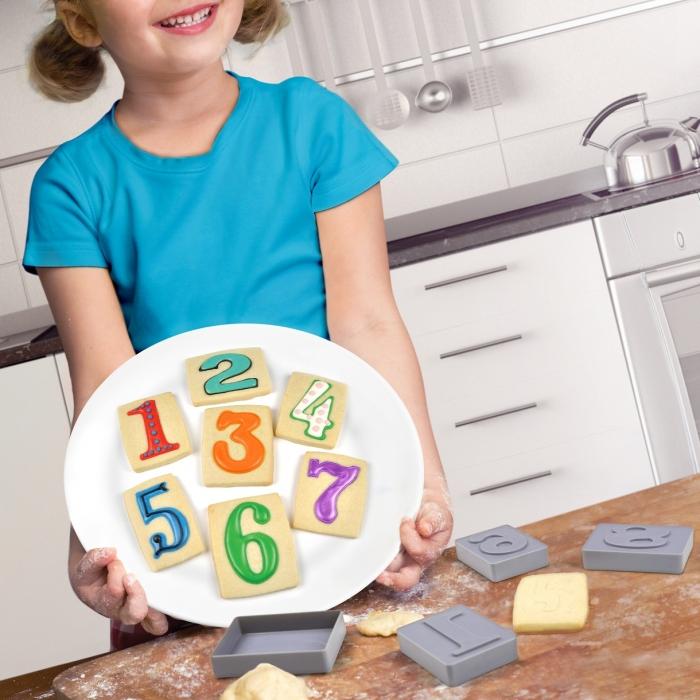 LETTERPRESSED Numbers Cookie Cutter and Stamper Set Fred & Friend