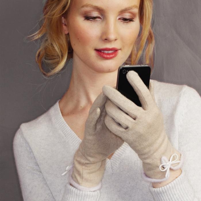 Elegant Touchscreen Gloves Two's Company