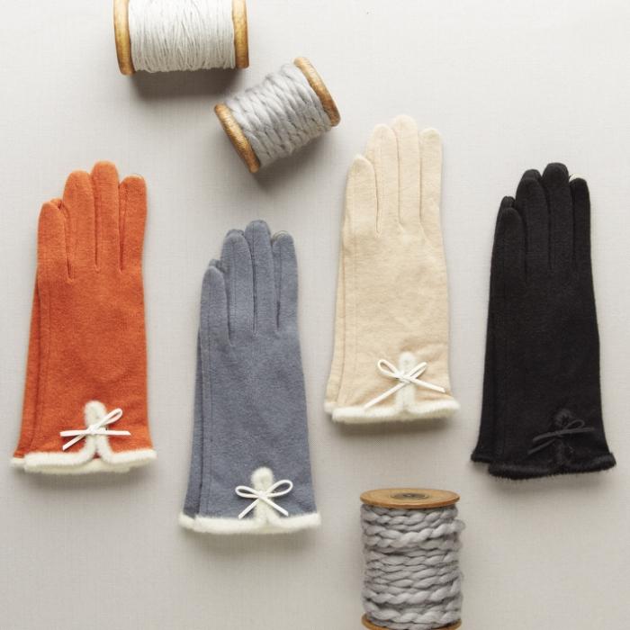 Elegant Touchscreen Gloves Two's Company